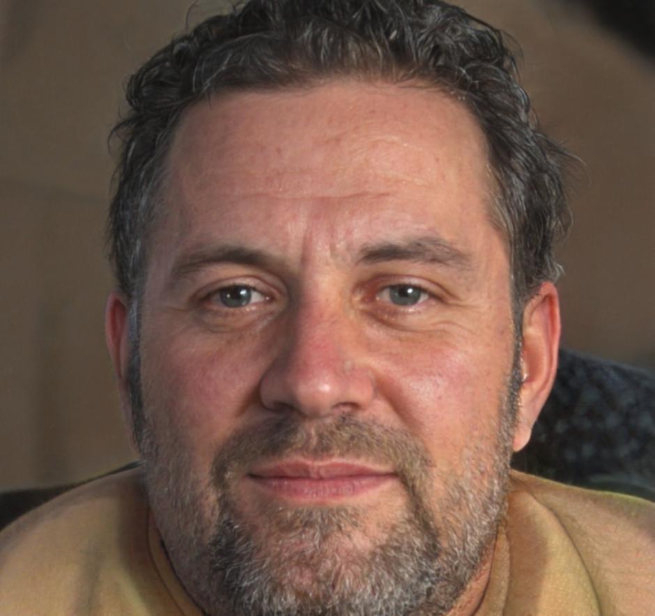 Retrato profesional de Rodrigo Mendoza, experto en análisis de rentabilidad